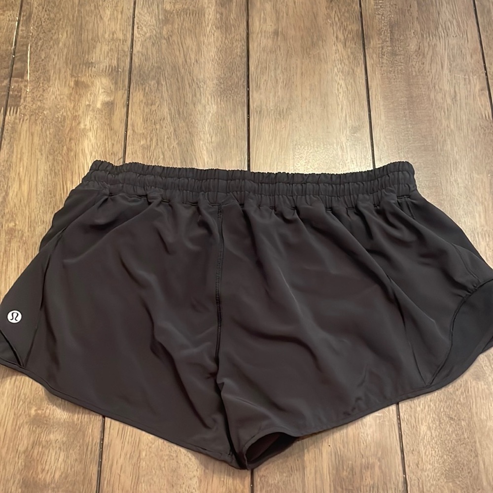 Lululemon Hottie Hot High Rise 2.5 inch Size 14